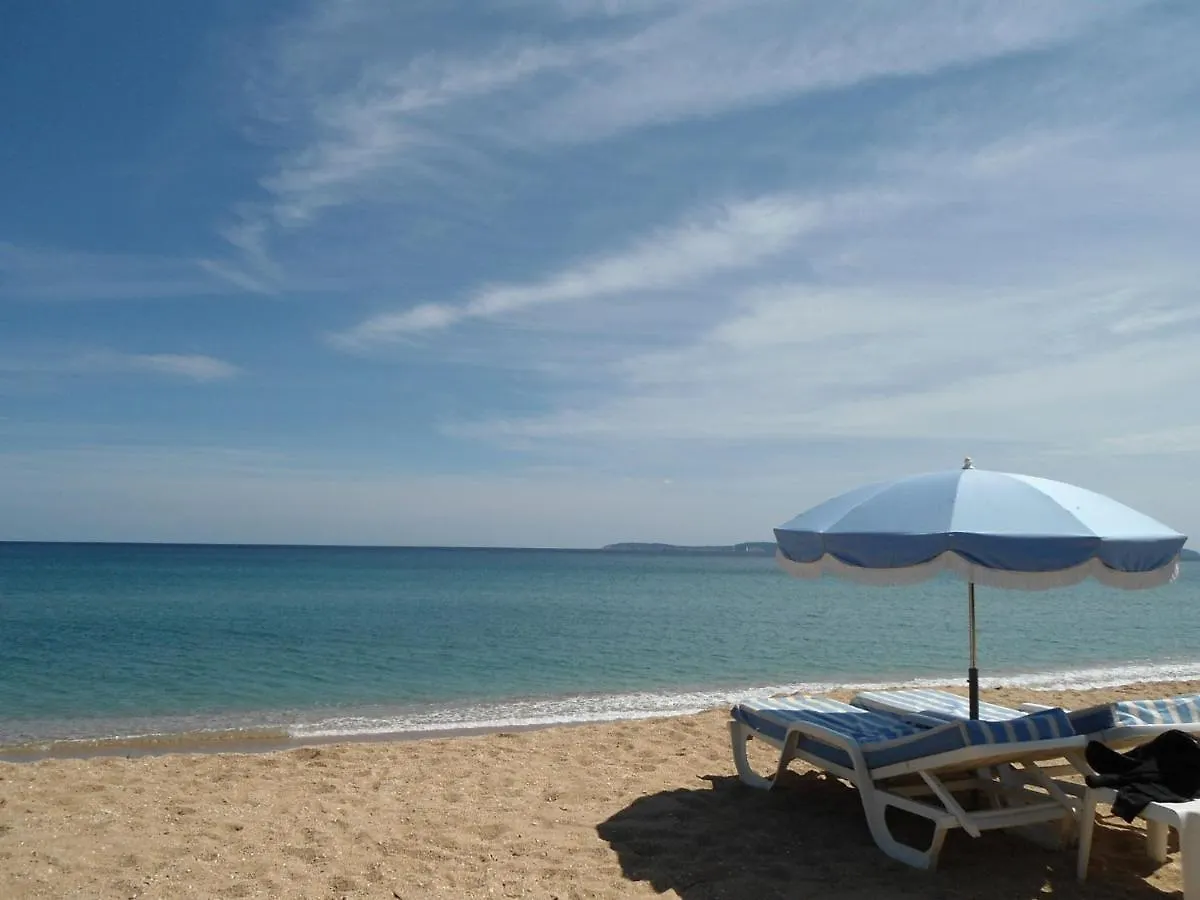 Pretty House With Sea View On The Hy Res France